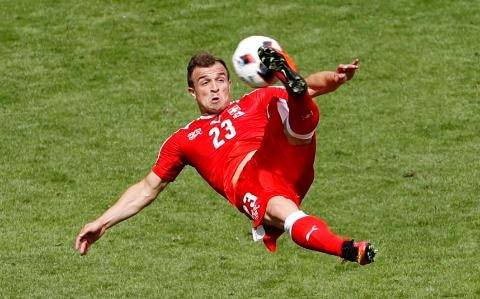 101666104_Football_Soccer_-_Switzerland_v_Poland_-_EURO_2016_-_Round_of_16_-_Stade_Geoffroy-Guic-medium_trans++qVzuuqpFlyLIwiB6NTmJwfSVWeZ_vEN7c6bHu2jJnT8.jpg